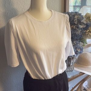 Treasure Bond knit three-quarter sleeve top. Size medium.